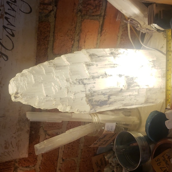 Selenite Tower  Lights up - Picture 2 of 4